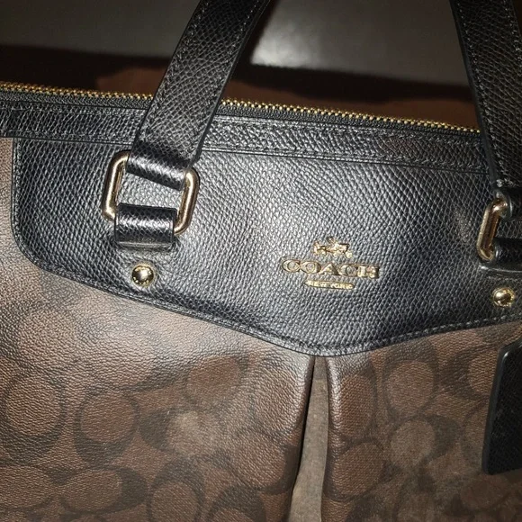 Authentic Coach purse with a crossbody strap! - Picture 5 of 12